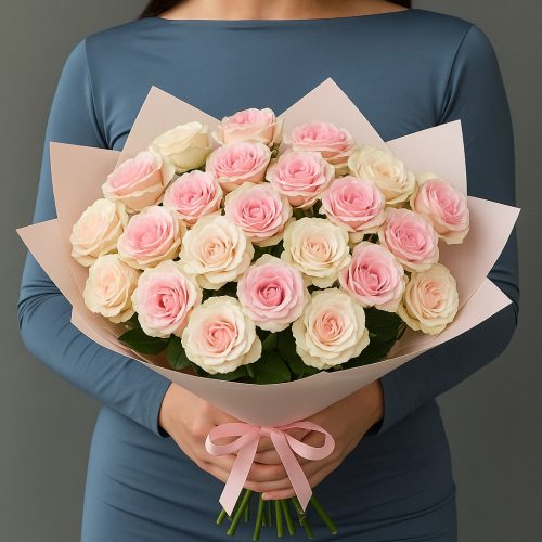 Букет «Молочный щербет» — кустовые розы айвори и пудрово-розовые